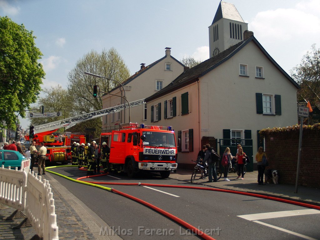 Kellerbrand mit Menschenrettung Koeln Brueck Hovenstr Olpenerstr P011.JPG